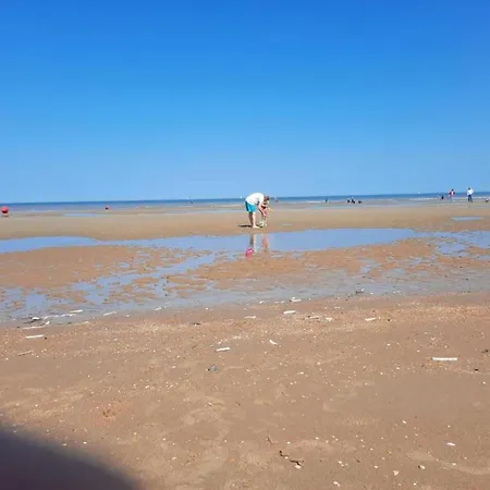 Near Koksijde By The Sea, Cleaning Included Apartamento