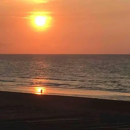 Near Koksijde By The Sea, Cleaning Included Apartamento *