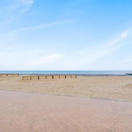 Near Koksijde By The Sea, Cleaning Included Apartamento